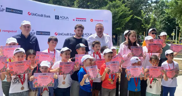 Copii cu diplome și medalii la activitățile de Ziua Copilului